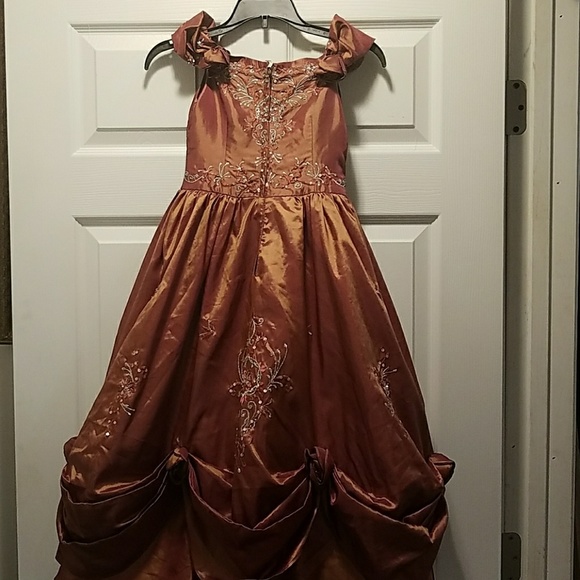 Formal dress - Picture 2 of 4